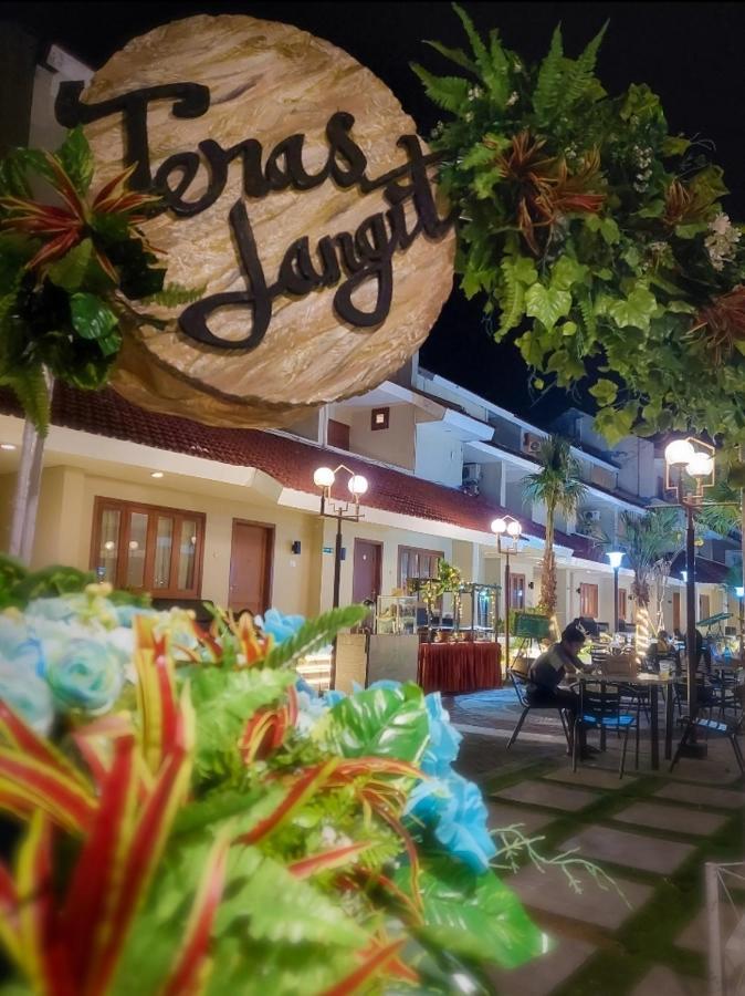 Country Heritage Hotel Сурабая Экстерьер фото